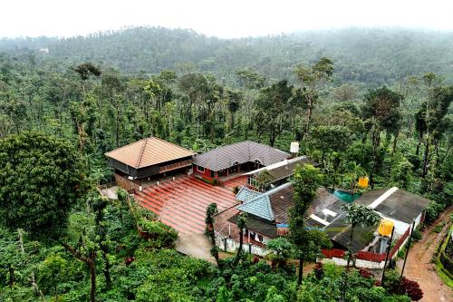 Coffee Crown Homestay - 1km to Falls, Home Food, Estate, Pvt Rooms, Villa, in Agani