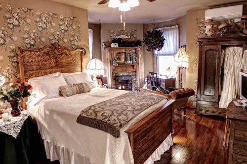 The Queen, A Victorian Bed & Breakfast - Accommodation - Bellefonte