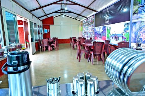 Coffee Crown Homestay - 1km to Falls, Home Food, Estate, Pvt Rooms, Villa, in Agani