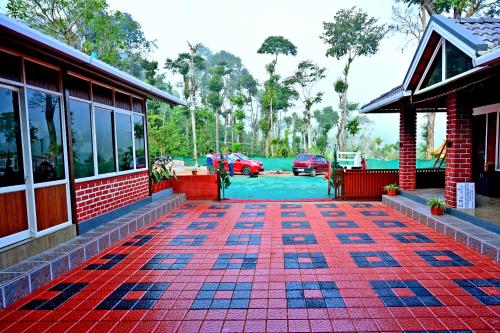 Coffee Crown Homestay - 1km to Falls, Home Food, Estate, Pvt Rooms, Villa, in Agani