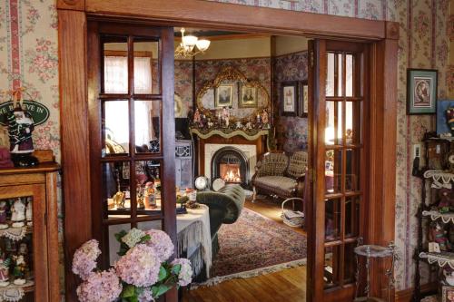 The Queen, A Victorian Bed & Breakfast