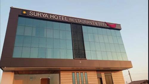 Surya hotel – khách sạn tại Gangapur