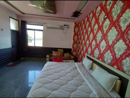 Surya hotel in Gangapur