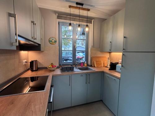 Frisch Saniert Ferienhaus Achterland - Strand, Sauna, Kamin, WLAN und ein großer Garten in Kamminke