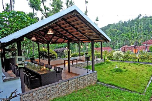 Jungle Greens Homestay - 150Y Old Coffee Estate, Home Food, Jungle Safari in Mallandur
