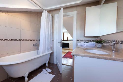 Bomonti Residence Stylish Cool and Luxury Apartment - image 12