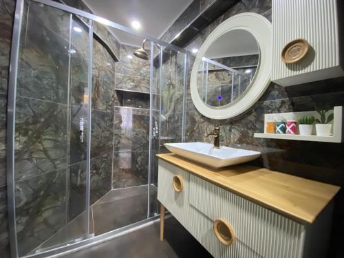 Central Comfortable Apartment in Fatih - image 8