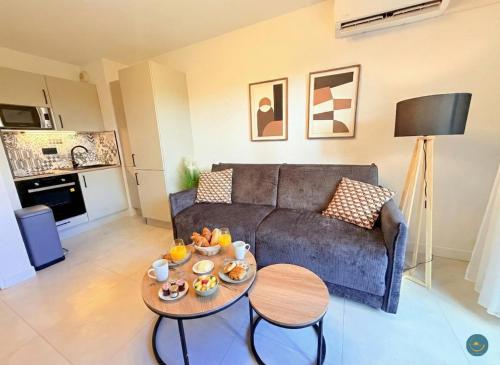 Le Cocon d'Argent, Terrace and Pool – khách sạn tại Lemasson