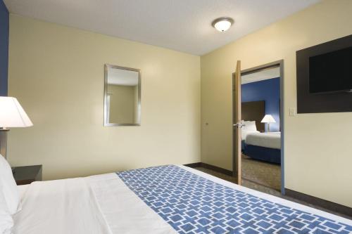 Days Inn & Suites by Wyndham Cherry Hill - Philadelphia