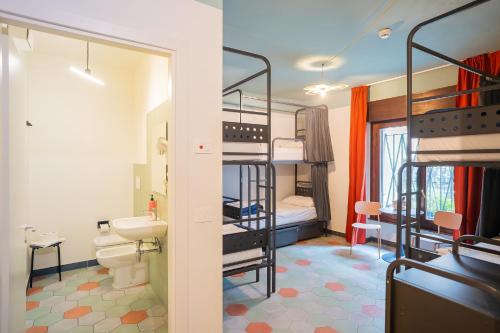 room detail thumbnail 1