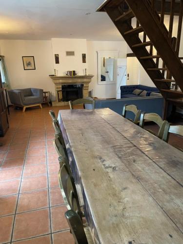 Gîte Madeleine, 4 bedroom country cottage with pool, sleeps 10 (Gite Madeleine, 4 bedroom country cottage with pool, sleeps 10) in Saint-Nicolas-du-Pelem