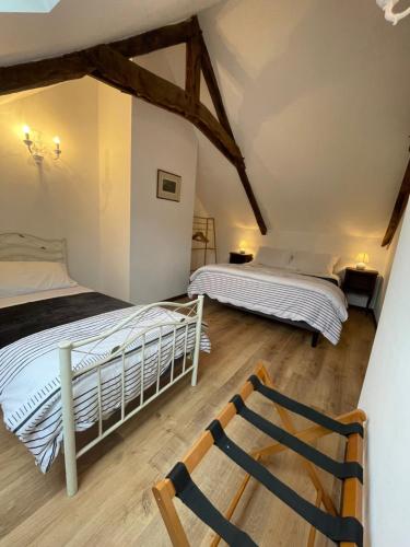 Gîte Madeleine, 4 bedroom country cottage with pool, sleeps 10 (Gite Madeleine, 4 bedroom country cottage with pool, sleeps 10) in Saint-Nicolas-du-Pelem