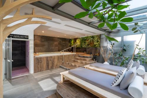Pezsgőfürdő, Best Western Plus Central Park Hotel & Spa in La Rochelle Városközpont