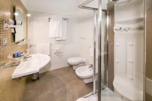 Sea Lion Hotel - image 6