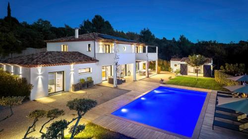 Villa Bleu Azur 10P - Piscine chauffée (Villa Bleu Azur 10P - Piscine chauffee) in Artignosc-sur-Verdon