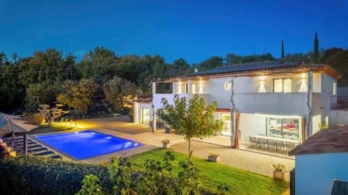 Villa Bleu Azur 10P - Piscine chauffée (Villa Bleu Azur 10P - Piscine chauffee) in Artignosc-sur-Verdon