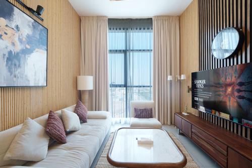 Golden Sunset Luxe 1BR CB2-3-RA1-812-1br in Мадинат-Зайед