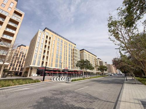 Golden Sunset Luxe 1BR CB2-3-RA1-812-1br in Мадинат-Зайед