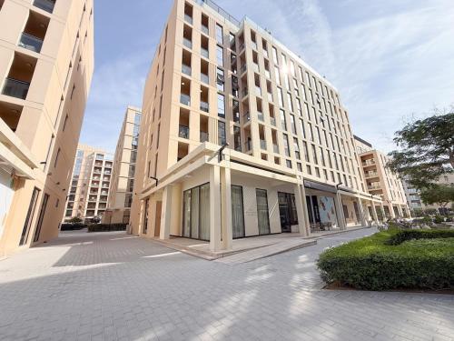 Golden Sunset Luxe 1BR CB2-3-RA1-812-1br in Мадинат-Зайед