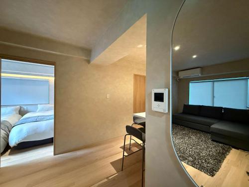 Ishiki by b hotel - Next to Station Newly Renovated 3BR with Island Kitchen, Kure