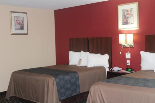 Queen Room with Two Queen Beds - Smoking image 6