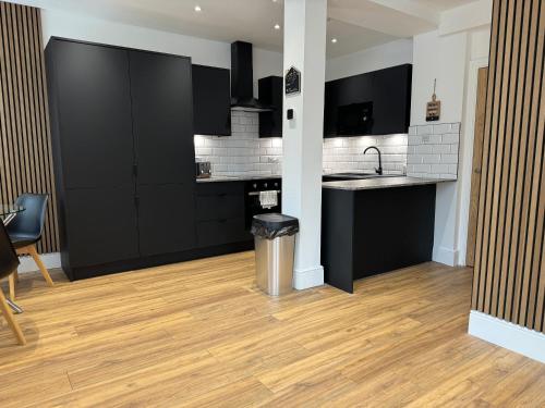 Kitchen, Stylish 2 Bedroom Coastal Apartment near Crosby Beach & Liverpool in Crosby