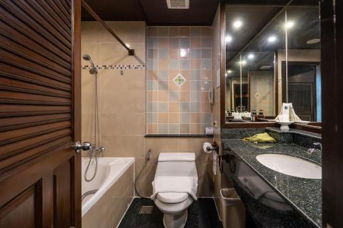 room detail thumbnail 2