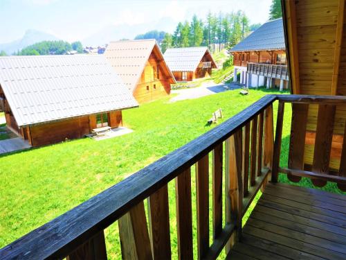 2 bedrooms, 5 beds
