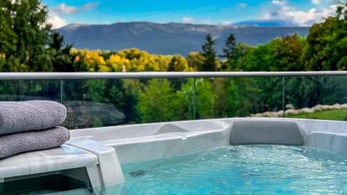 Kras Resort Apartament 110 z prywatnym jacuzzi i widokiem na góry, Szklarska Poręba