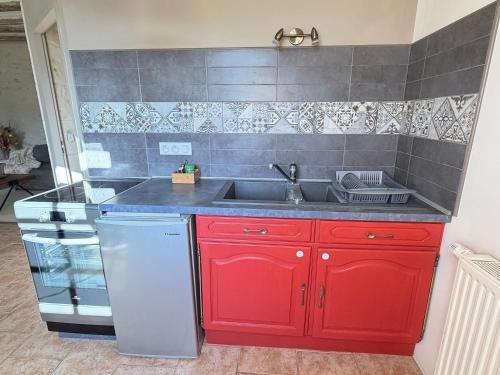 Kitchen, La Maison de Judith in Sambin