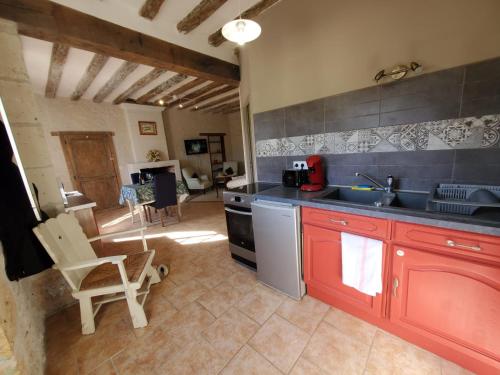 Kitchen, La Maison de Judith in Sambin