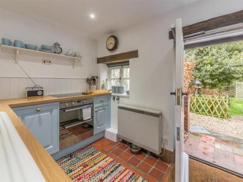 Iekārtas, 2 Bed in North Creake oc-kt003 in North Creake