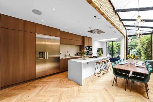 Stunning 3 Bed Victorian House - Idyllic Location gîte à louer Brondesbury Park Railway Station