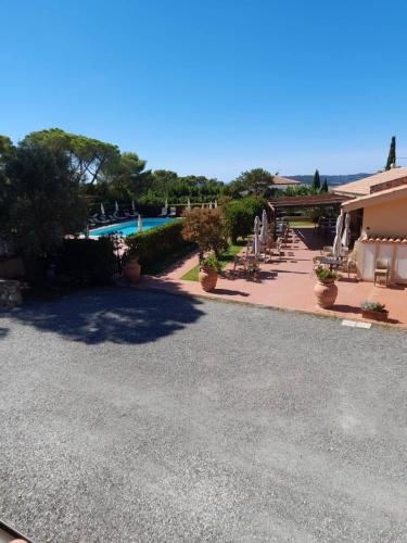 Ресторан, Borgo Pomaia Resort Appartamenti Piscine Ristorante e Sala Convegni in Санта Лус