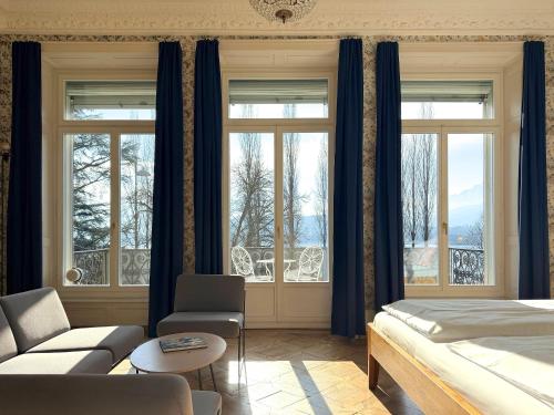 room detail thumbnail 1