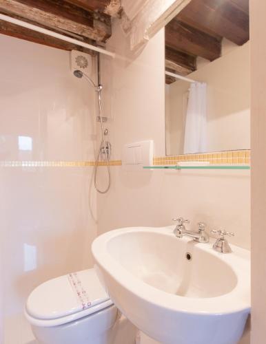 Foscolo Apartments - image 5