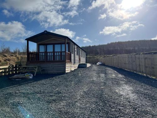 Maneight Retreat with Hot tub in Камнок