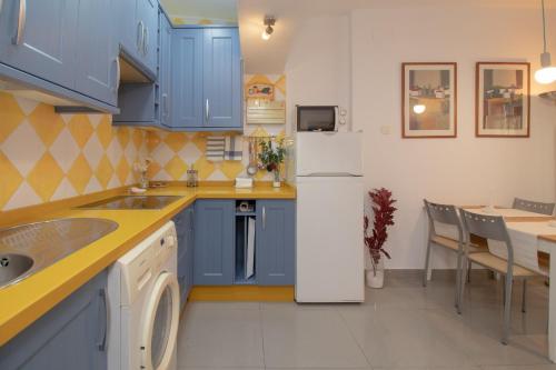 Seaside 2 Bedrooms By the Center - image 5