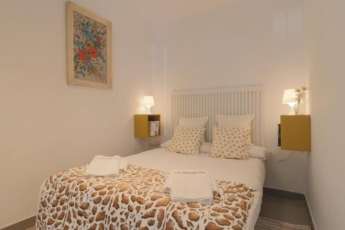 Seaside 2 Bedrooms By the Center - image 3