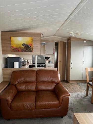 Maneight Retreat with Hot tub in Камнок