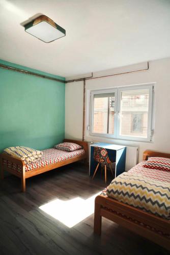 4 twin beds