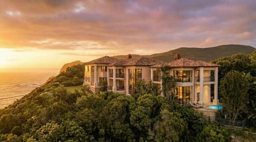 Villa Seaview, Private Oceanfront Villa, Heated Pool & Whale Watching Views, Knysna Heads - Beaufort West