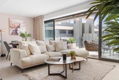 Oasis 325 Luxury 3BR Apartment with Sea View