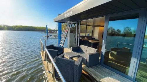 Hausboot La Mare Seeblick in Weyhe, Deutschland