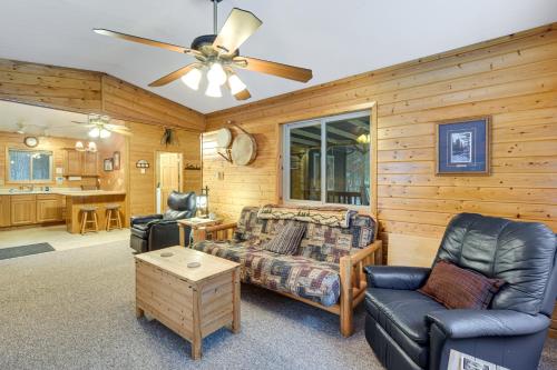 Woodland Cabin with Fishing, ATV and Snowmobile Trails in Lake Nebagamon, USA