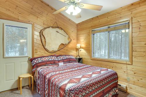 Woodland Cabin with Fishing, ATV and Snowmobile Trails in Lake Nebagamon, USA