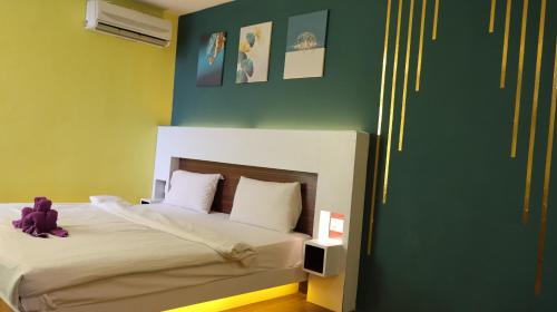 room detail thumbnail 2