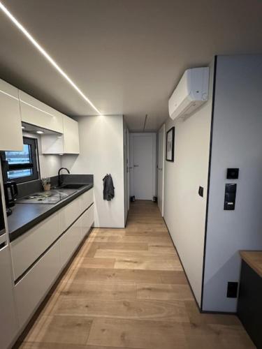 virtuve, Hausboot La Mare Seeblick in Weyhe