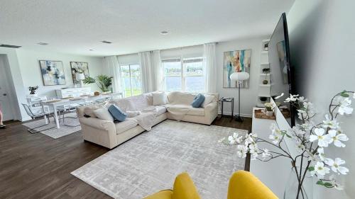 Guestroom, Modern Home Close to Downtown & Beach in Vermont Heights (FL)
