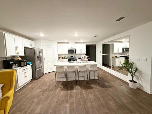 Modern Home Close to Downtown & Beach in Vermont Heights (FL)